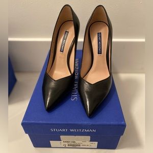 Brand new stuart Weitzman Leather Pump in Black